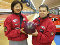 Sekine (left) and Yamamoto (right) holding the Rising.